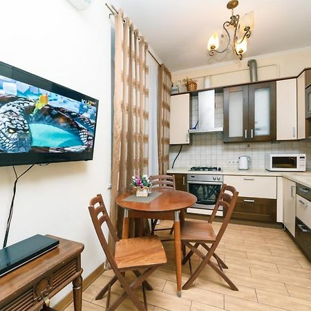 Квартира В Тихом Месте Шумного Мегаполиса Apartment Kiev Exterior foto